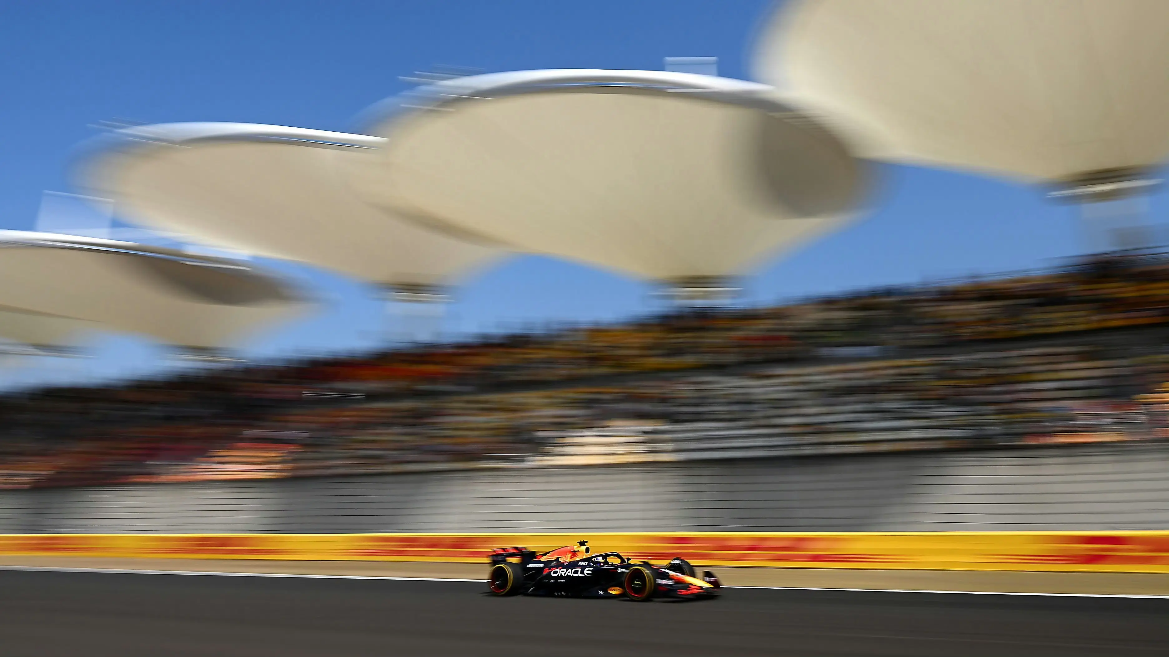 爱游戏电竞官网-关于车迷纪实：F1现场的狂热狂欢的信息