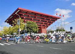 传奇再临：老车手的赛场故事