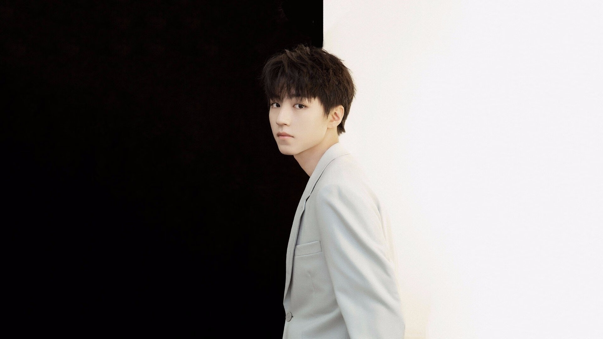 梅西助攻不断,巴黎在法甲高歌猛进,梅西法国巴黎