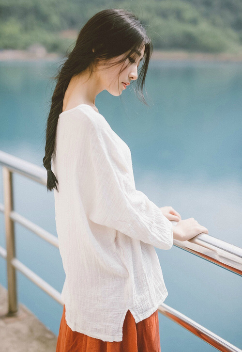 电竞社区活跃度高，粉丝互动频繁，电竞游戏社区