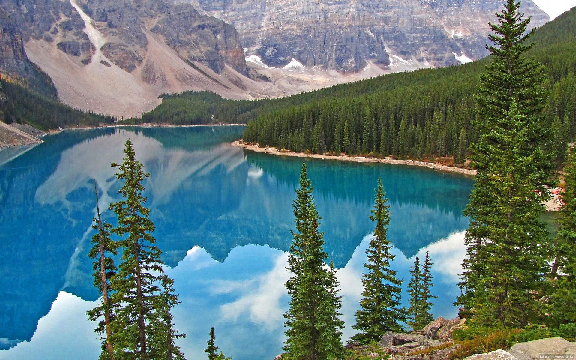 AIYOUXI.COM-足球公益行走进少数民族地区传递梦想，足球公益事业