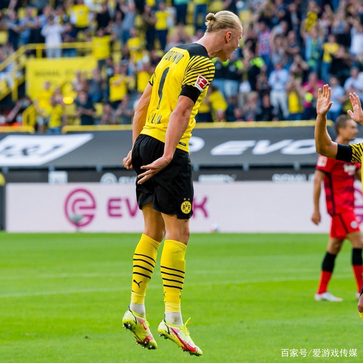 爱游戏体育:西甲的年轻天才：如何在大赛中展现自我的简单介绍