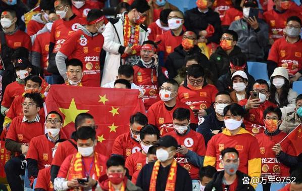 包含爱游戏体育:中国男足最新阵容“史上最弱”？球迷：输球是必然的！的词条