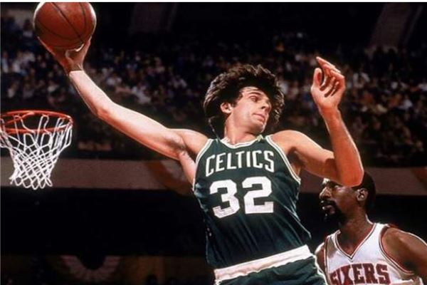 爱游戏体育：NBA球星纪录片：讲述比尔·拉塞尔的传奇一生的简单介绍