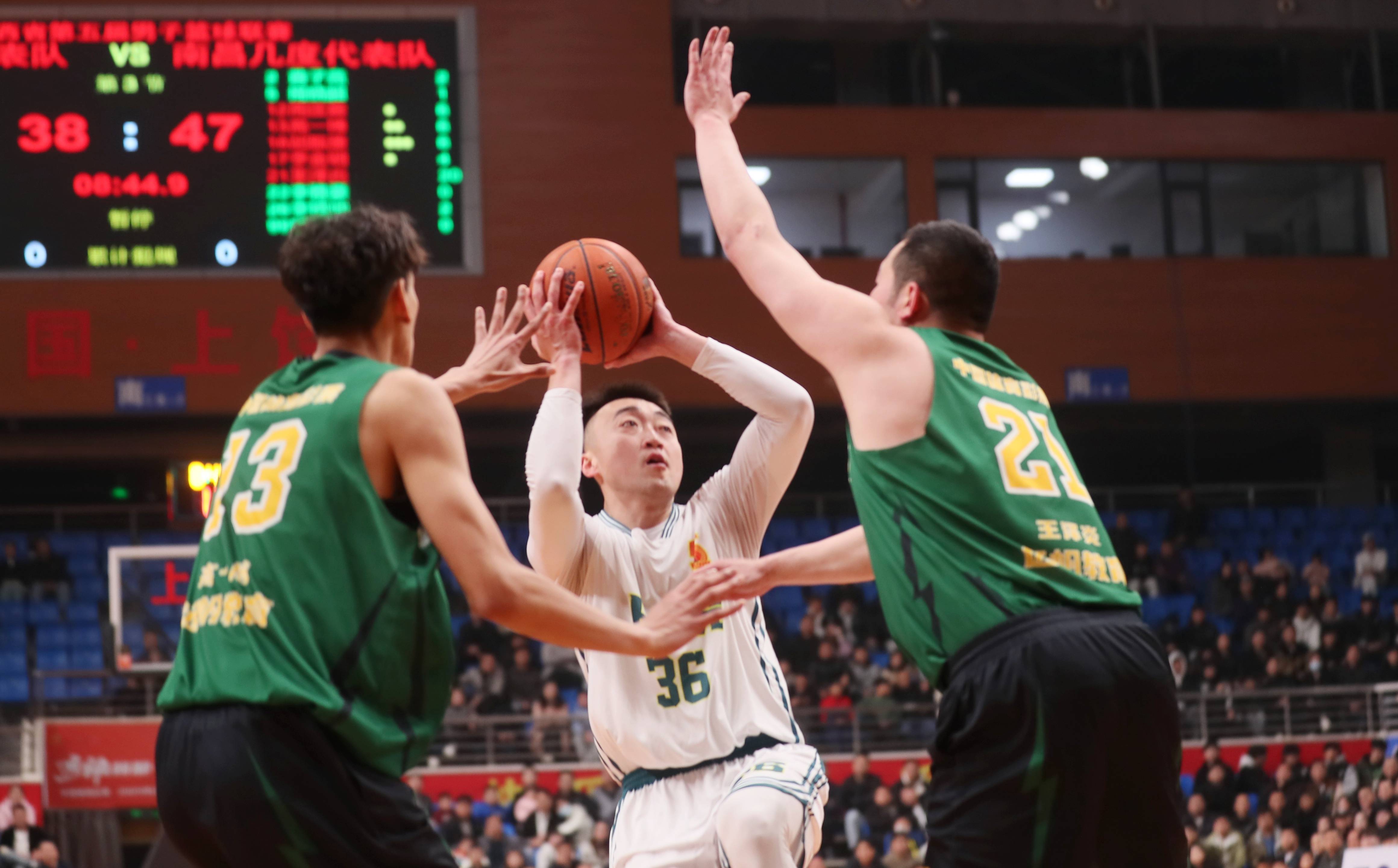 包含爱游戏体育：校园篮球联赛总决赛开战，争夺最高荣誉的词条