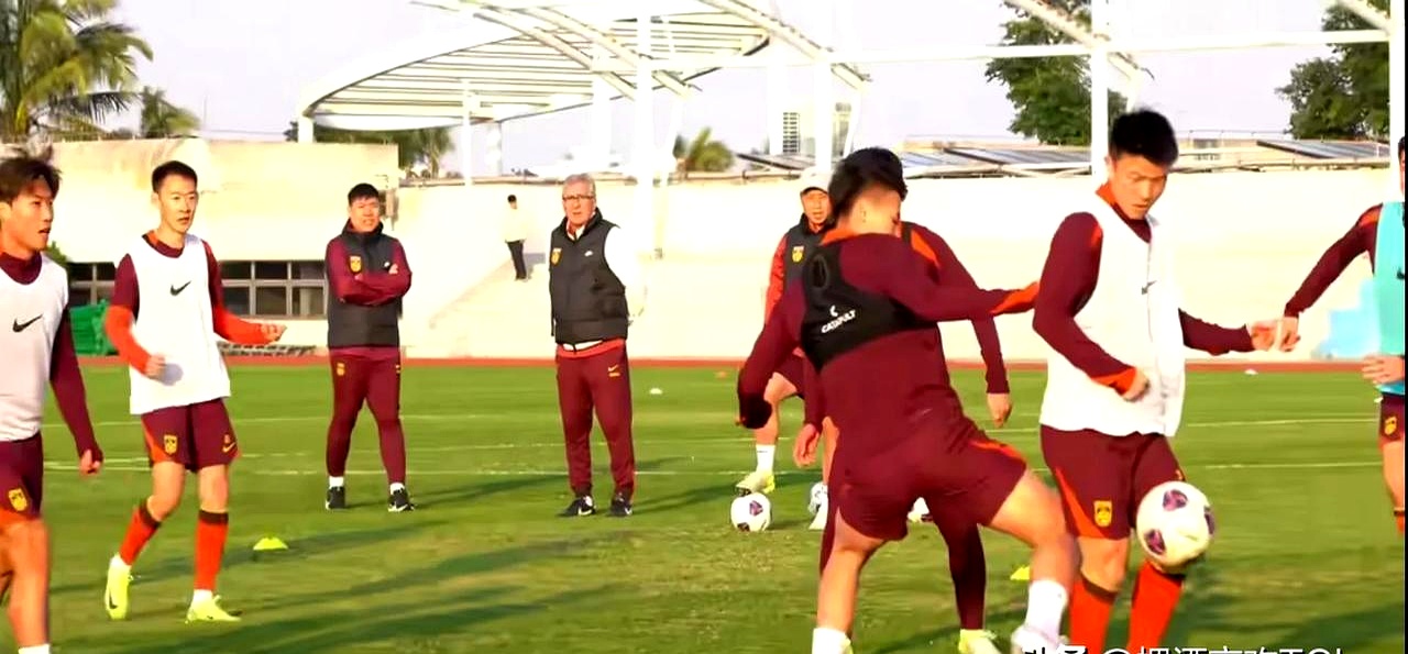 关于爱游戏体育:中国足球归化政策调整：未来方向如何，能否继续提升国家队实力？的信息