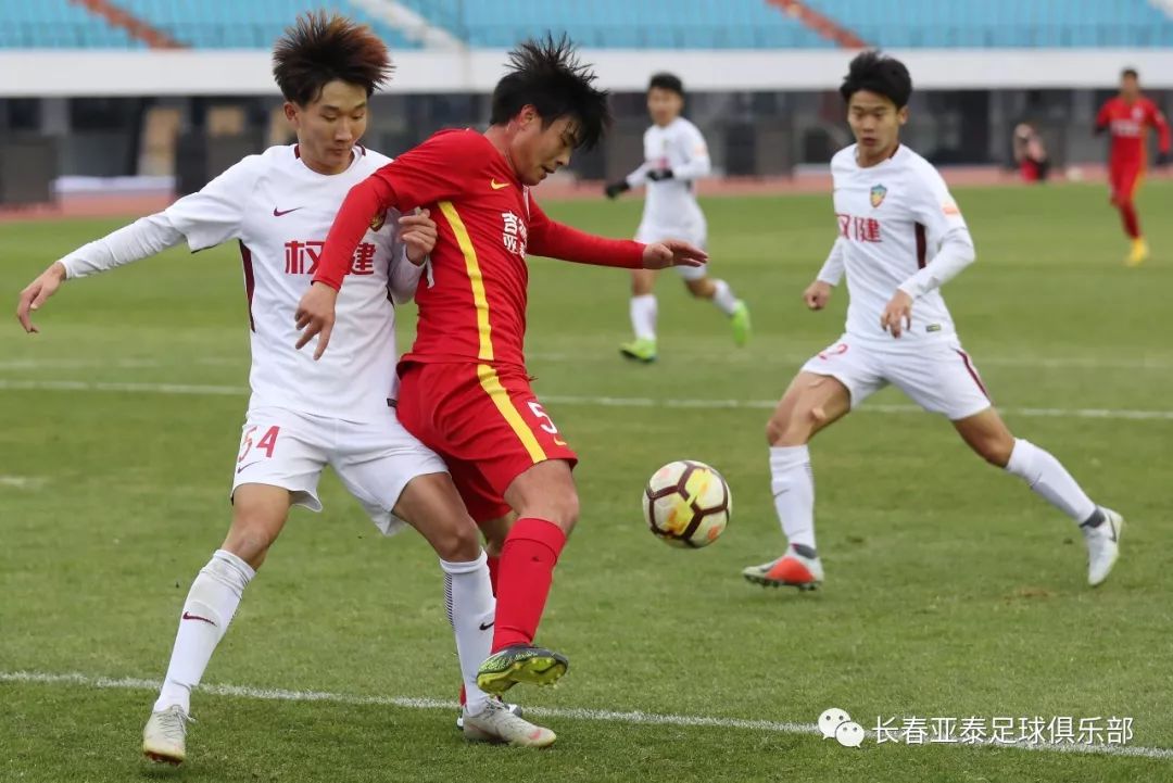 AYX体育-包含爱游戏体育:冯潇霆：分享经验，帮助年轻球员成长的词条